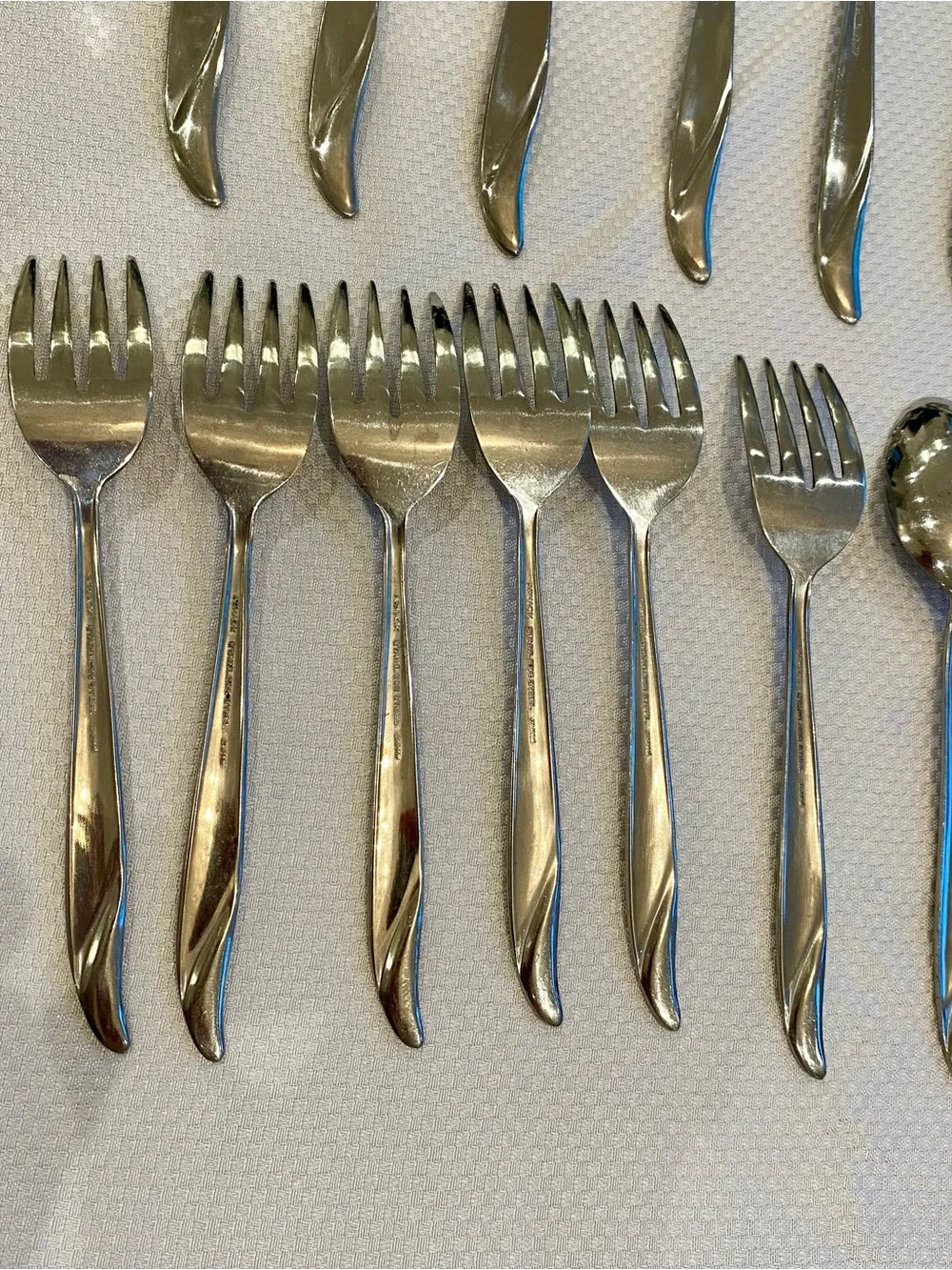 Vintage Elegant Stainless Steel Flatware Set in Silver - Full Service 30 piece